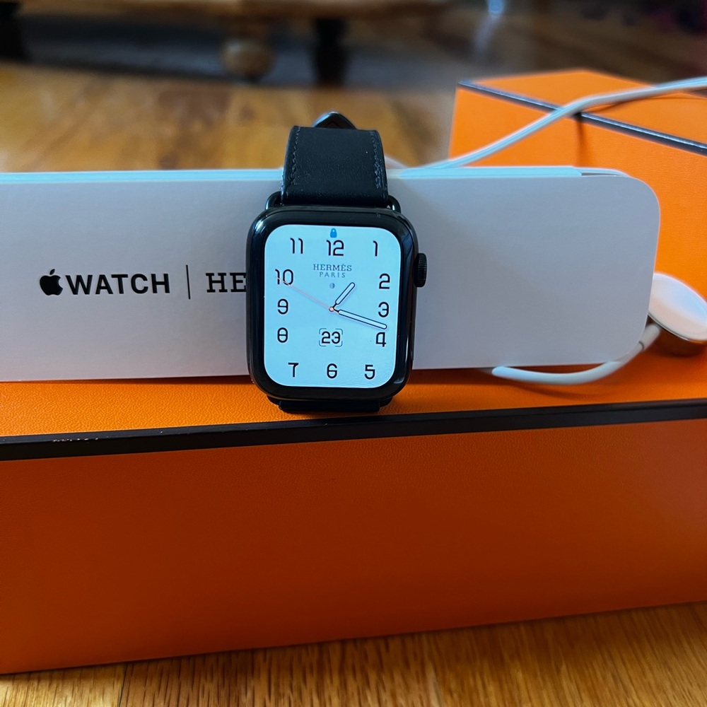 Apple Watch Hermes Series 6, 44mm Complete Set - Picture 9 of 11